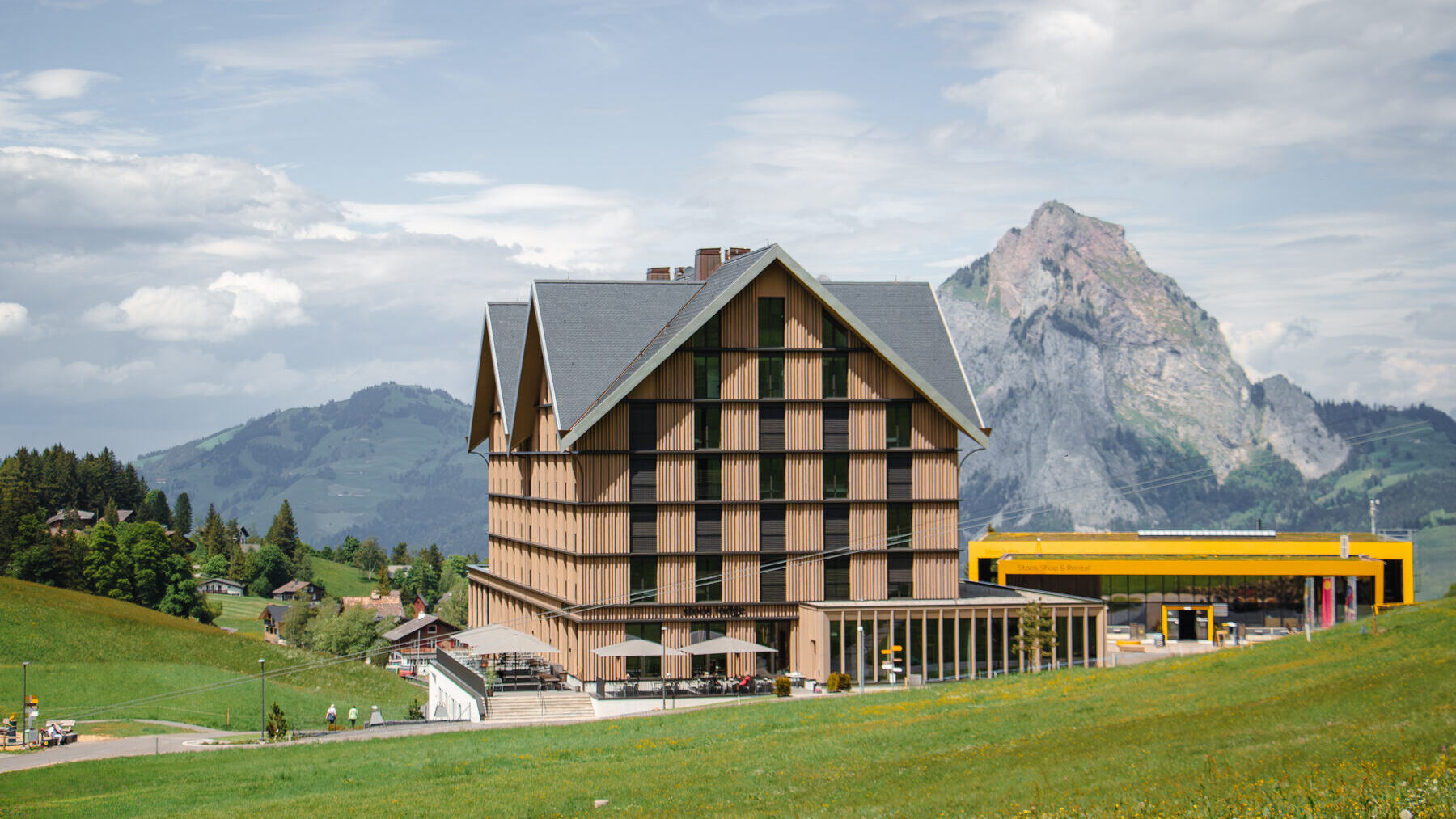 Hôtellerie et lodges – entrée avec porte d’air intégrée